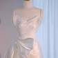 Belles robes de mariée blanches en satin à bretelles spaghetti hautes et basses B019