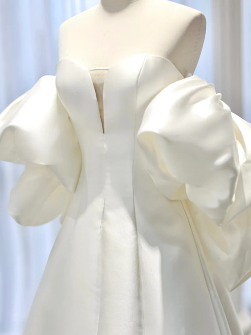 Glamorous A-Line Sweetheart Wedding Dress with Satin Backless