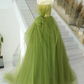 Robe de bal longue en tulle vert trapèze B050