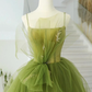 Robe de bal longue en tulle vert trapèze B050