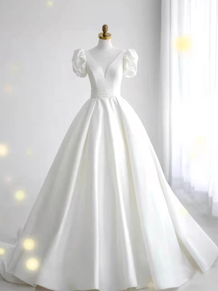 Vintage Ball Gown Short Sleeves White Long Wedding Dresses B083