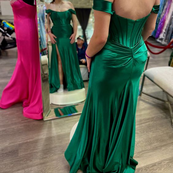 Elegant Mermaid Off The Shoulder Green Plus Size Long Prom Dress B476