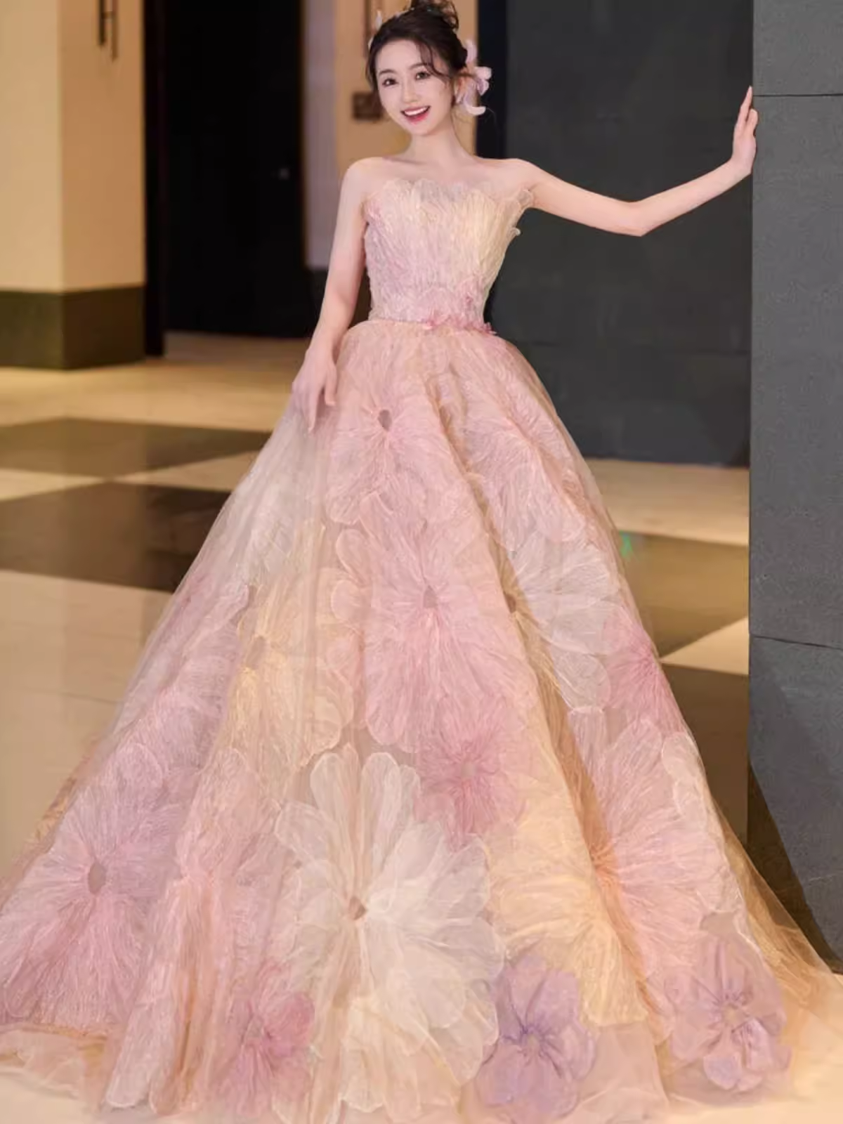 Robe de bal de conte de fées sans bretelles en dentelle rose robes de mariée florales C1237