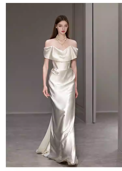 Robes de mariée en satin blanc simple sirène à épaules dénudées C137