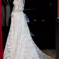 Robe de mariée blanche chic en dentelle à décolleté en V et manches longues C1459