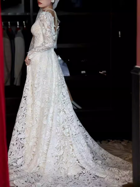 Robe de mariée blanche chic en dentelle à décolleté en V et manches longues C1459
