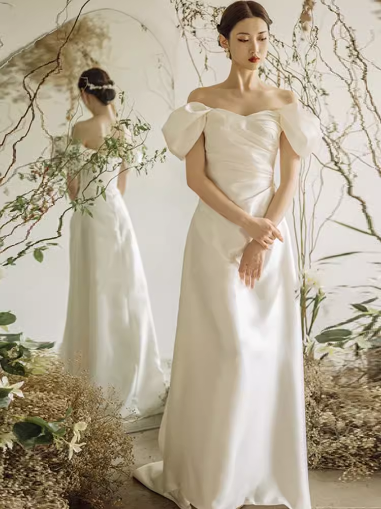 Robe de mariée blanche chic à épaules dénudées et manches courtes C1460