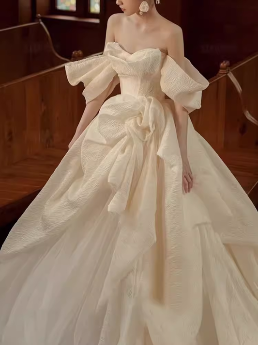 Robe de mariée blanche chic à épaules dénudées et manches courtes C1461