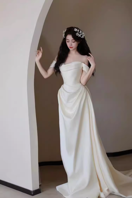 Robe de mariée blanche vintage à épaules dénudées et manches courtes C1464