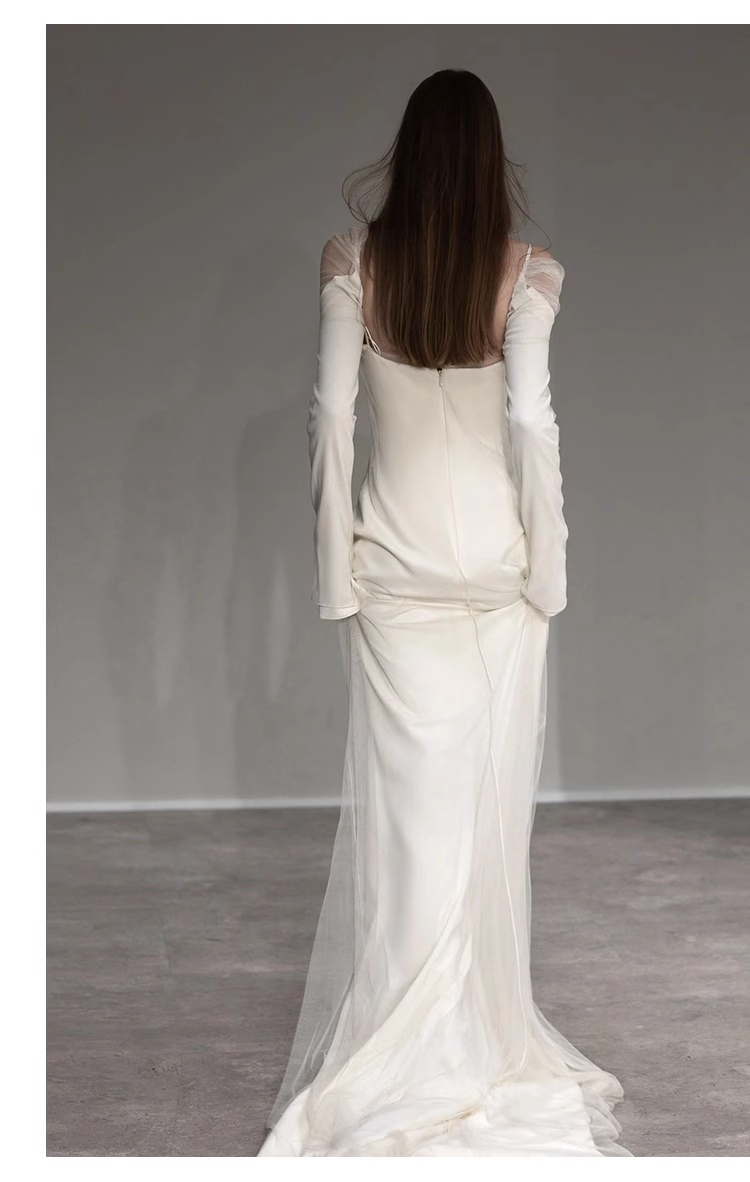 Robe de mariée longue en satin à manches longues et épaules dénudées sexy C1620