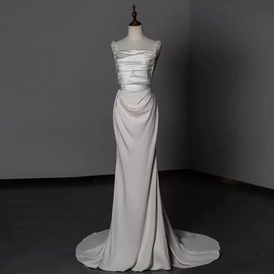 Robe de mariée longue en satin blanc à bretelles fourreau intemporelles avec perles C1665