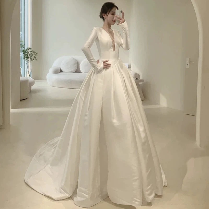 Robe de mariée blanche en satin à manches longues et décolleté en V, coupe A-line unique CC1671