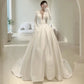 Robe de mariée blanche en satin à manches longues et décolleté en V, coupe A-line unique CC1671