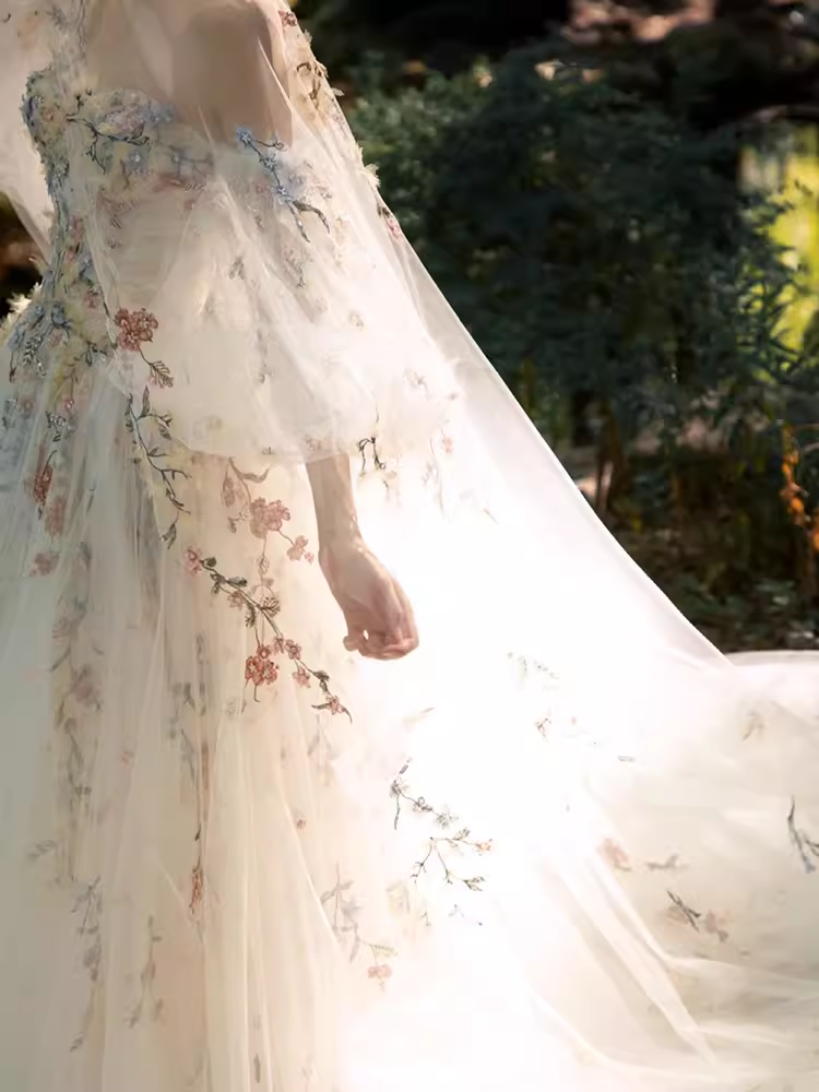 Luxury Ball Gown Off The Shoulder Short Sleeves Flowers Lace Wedding Dress C173