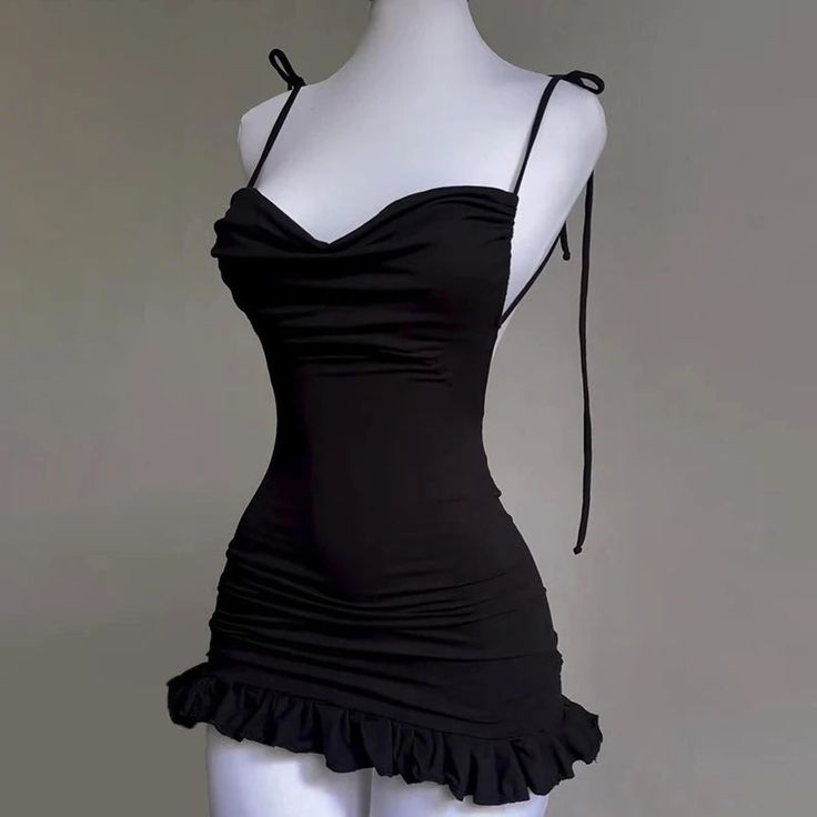 Jolie robe fourreau à bretelles spaghetti noire courte pour soirée de mariage, petite robe noire C1752