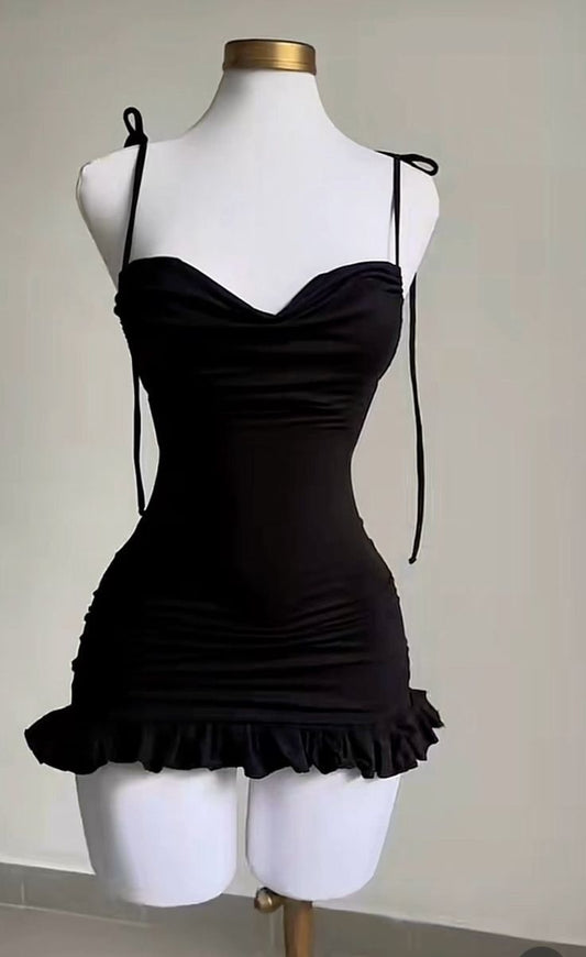 Jolie robe fourreau à bretelles spaghetti noire courte pour soirée de mariage, petite robe noire C1752