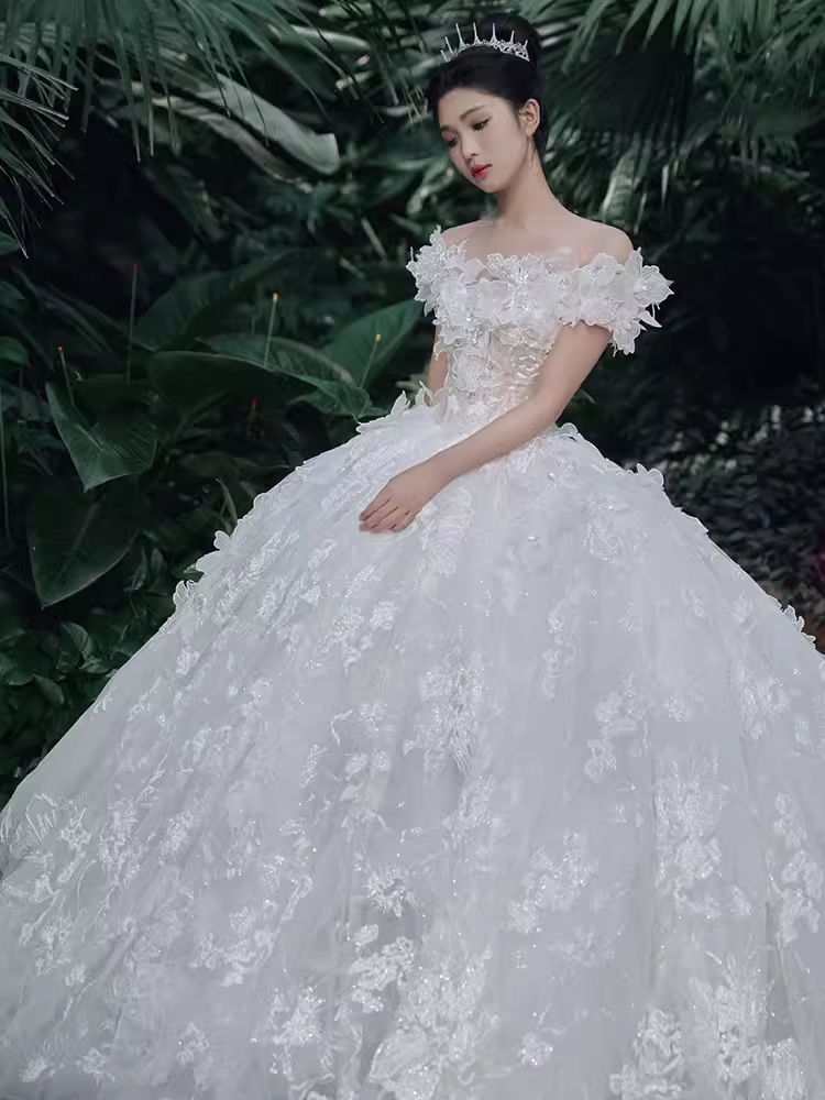 Luxury Ball Gown Off The Shoulder Short Sleeves White Lace Wedding Dress C176