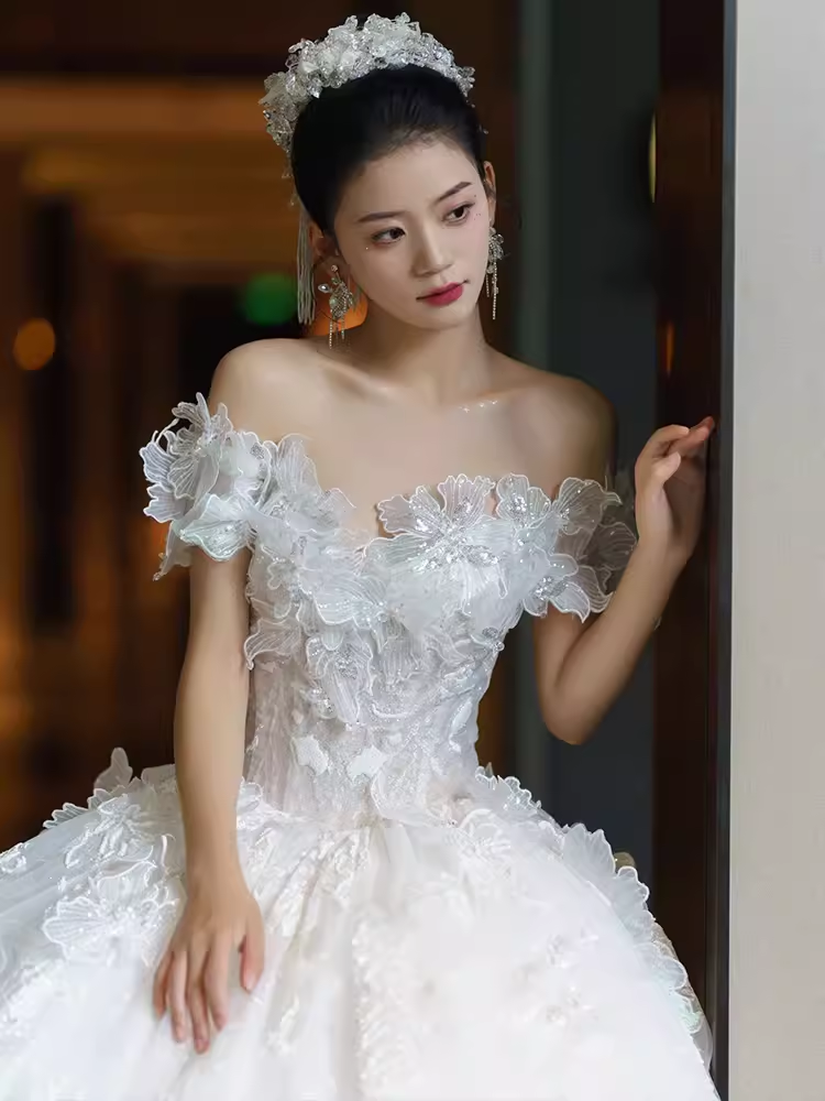 Luxury Ball Gown Off The Shoulder Short Sleeves White Lace Wedding Dress C176