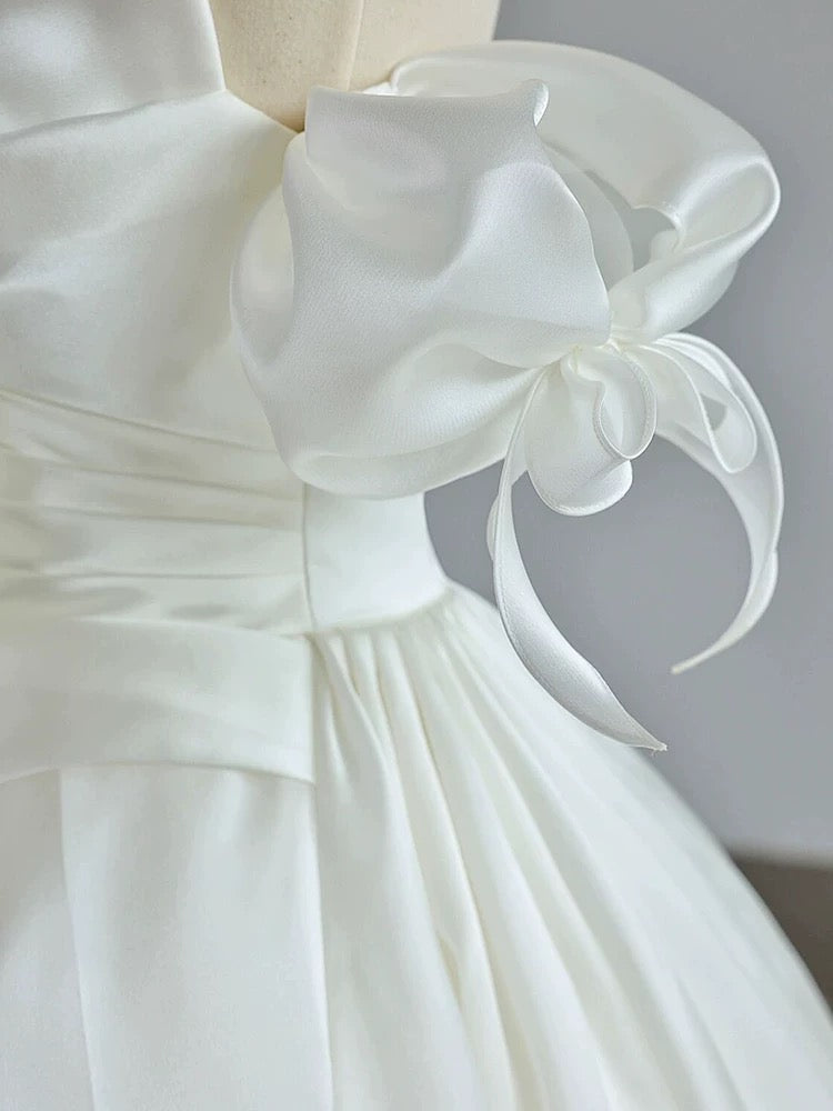 Simple Ball Gown Sweetheart Satin Long White Wedding Dresses With Bow C1788
