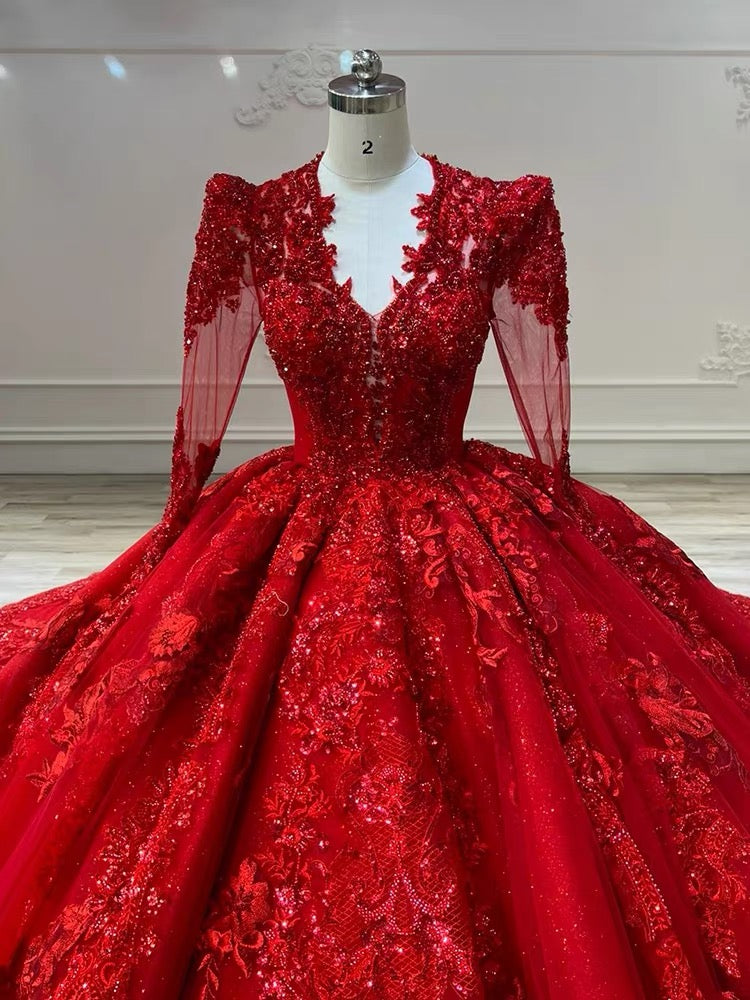 Robe de bal de rêve encolure en V rouge à manches longues en dentelle et perles C1793