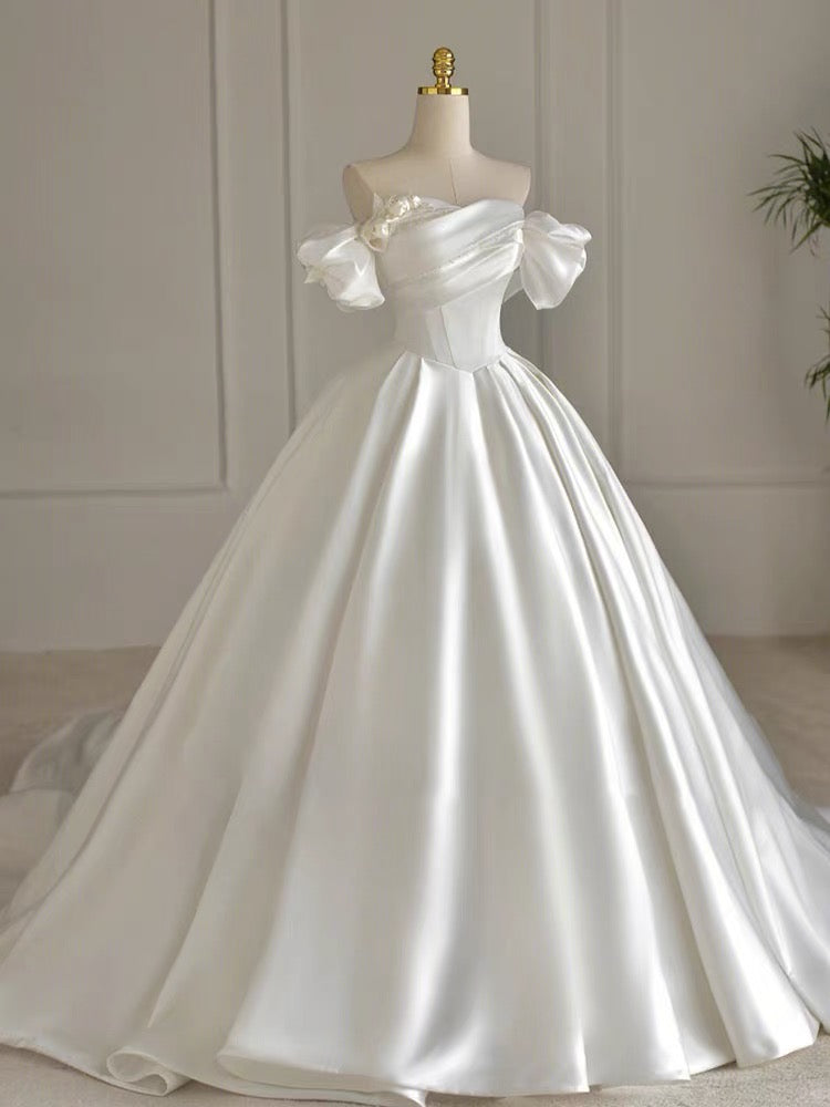 Robe de mariée simple à épaules dénudées et longue en dentelle blanche avec perles C1794