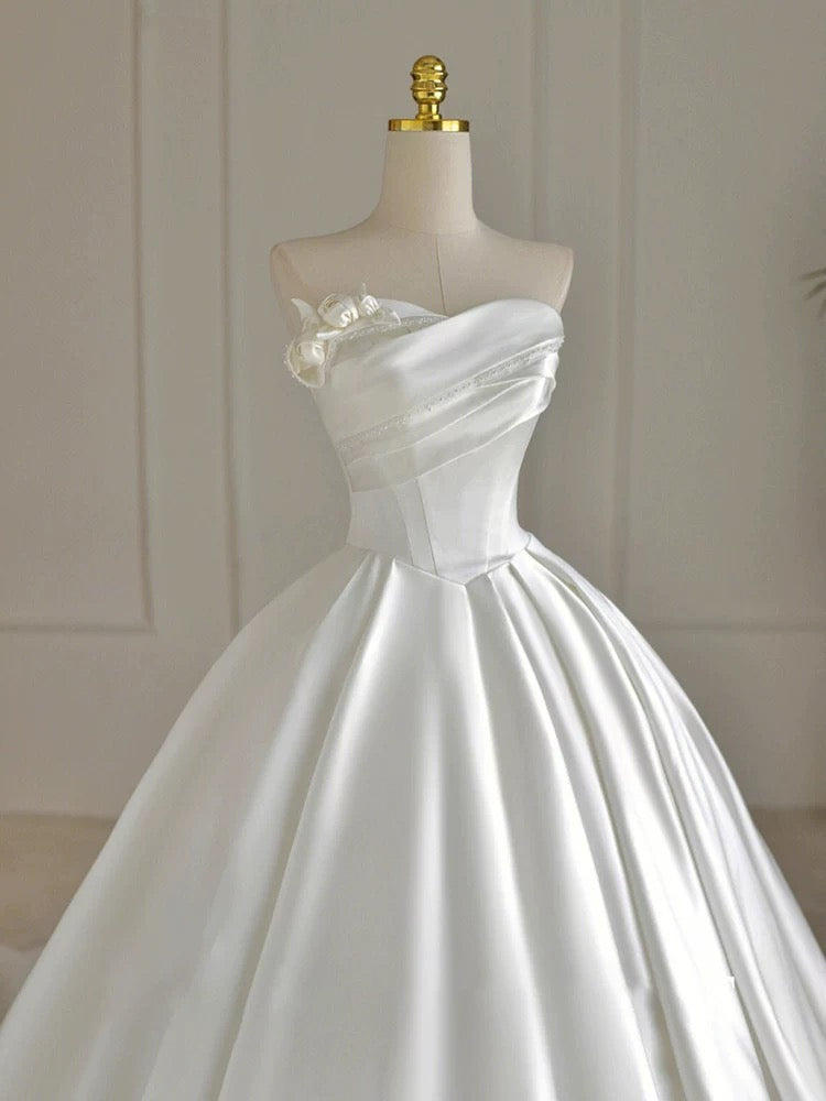 Robe de mariée simple à épaules dénudées et longue en dentelle blanche avec perles C1794