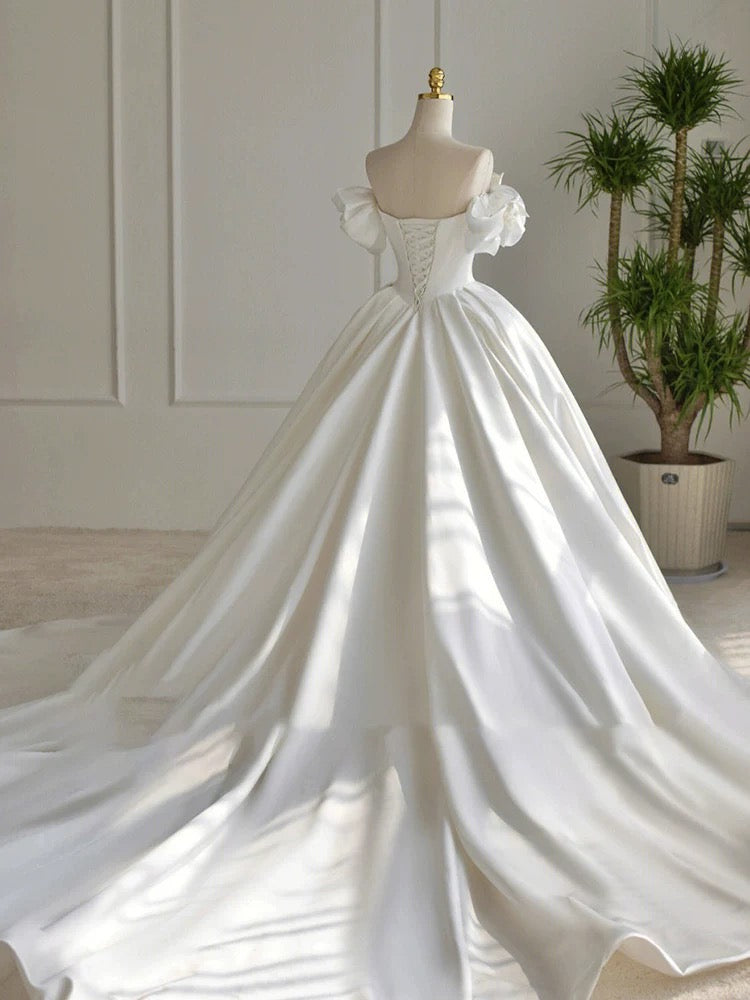 Robe de mariée simple à épaules dénudées et longue en dentelle blanche avec perles C1794