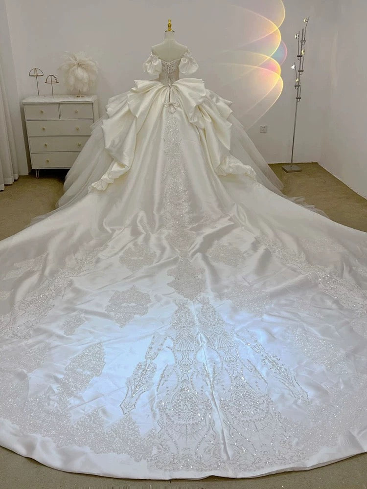 Dreamy Ball Gown Sweetheart Short Puffy Sleeves White Lace Wedding Dresses With Beads C1797