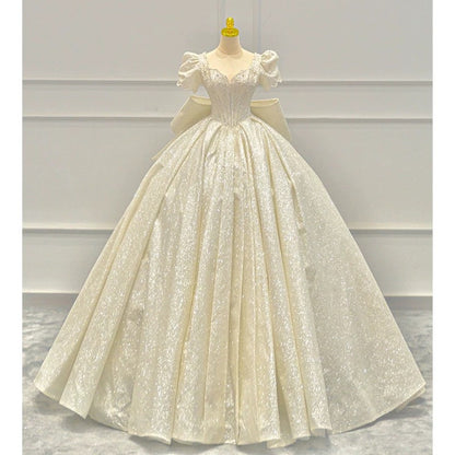 Robe de mariée intemporelle à manches longues bouffantes et à paillettes avec nœud papillon C1800