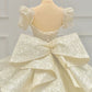 Robe de mariée intemporelle à manches longues bouffantes et à paillettes avec nœud papillon C1800