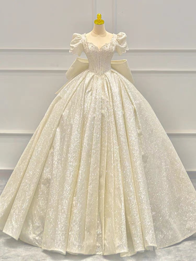 Robe de mariée intemporelle à manches longues bouffantes et à paillettes avec nœud papillon C1800
