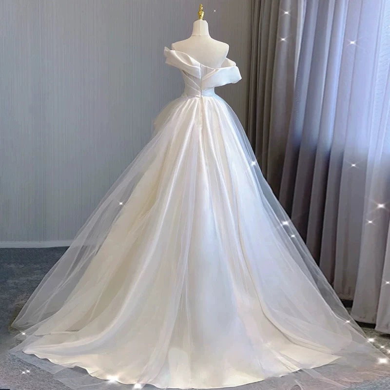 Robe de mariée longue en satin blanc à épaules dénudées et sexy avec volants C1812