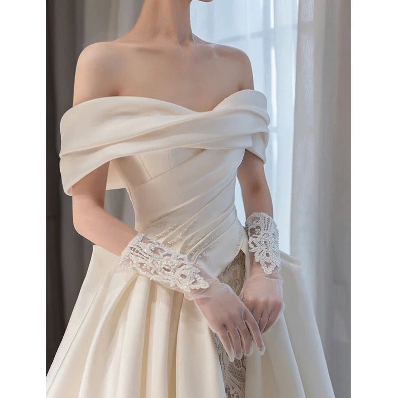 Robe de bal intemporelle à épaules dénudées, longue robe de mariée blanche en satin avec dentelle C1814