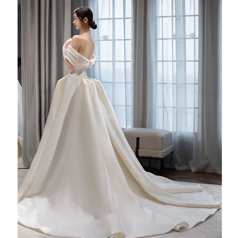 Robe de bal intemporelle à épaules dénudées, longue robe de mariée blanche en satin avec dentelle C1814