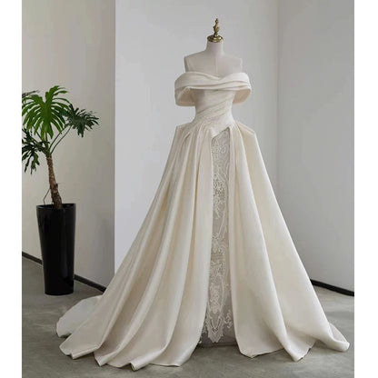Robe de bal intemporelle à épaules dénudées, longue robe de mariée blanche en satin avec dentelle C1814
