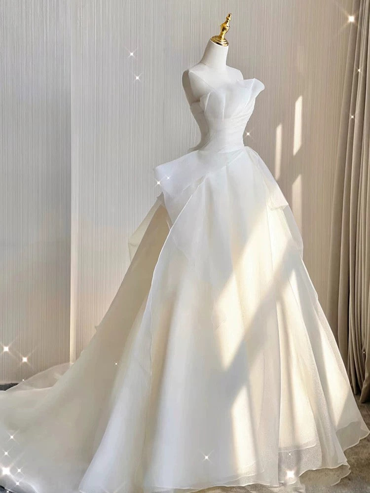 Robe de mariée longue blanche en tulle sans bretelles et intemporelle avec volants C1815