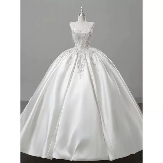 Robe de mariée de rêve en dentelle blanche sans manches avec décolleté en cœur et perles C1817