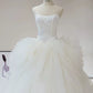 Robe de mariée de rêve en tulle blanc sans manches et sans bretelles avec volants C1818