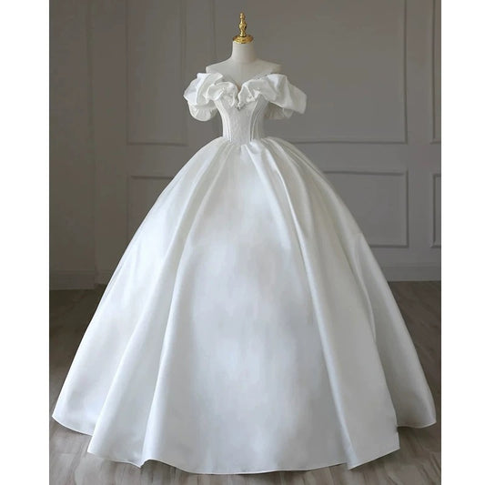 Robe de mariée simple en satin blanc à épaules dénudées et manches courtes avec perles C1820