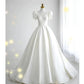 Robe de mariée simple en satin blanc à col en V et manches courtes C1821