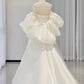 Robe de mariée simple en satin blanc à manches courtes et décolleté en cœur C1822