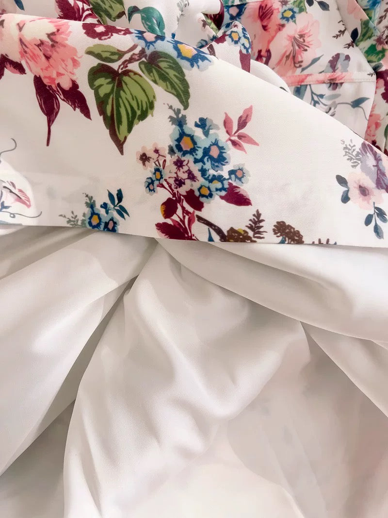 Robe de cocktail courte à bretelles en forme de A avec motif floral C1834