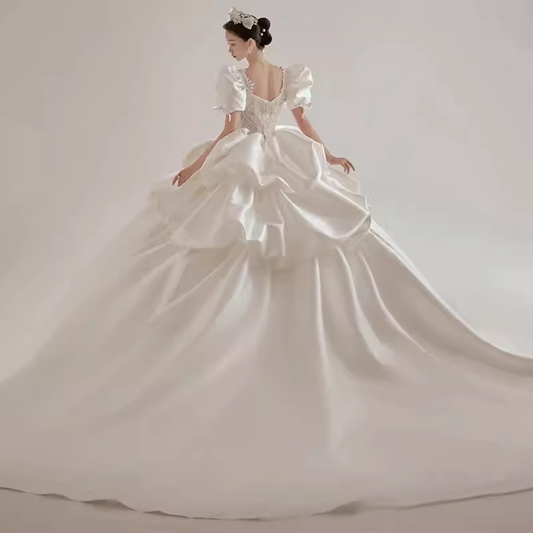 Robe de bal de luxe encolure carrée manches courtes dentelle robe de mariée blanche C186