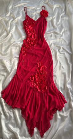 Robe de soirée élégante en mousseline de soie rouge à bretelles trapèze irrégulière avec fleurs C1904
