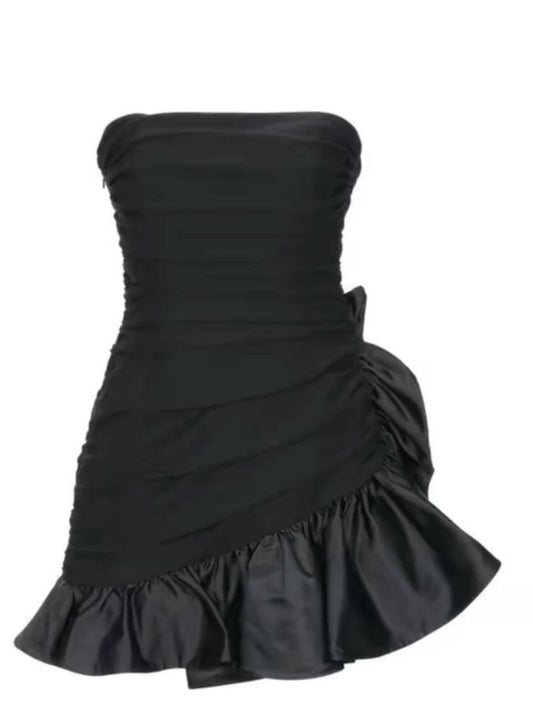 Robe de cocktail courte en satin noir sans bretelles à gaine mignonne C1926