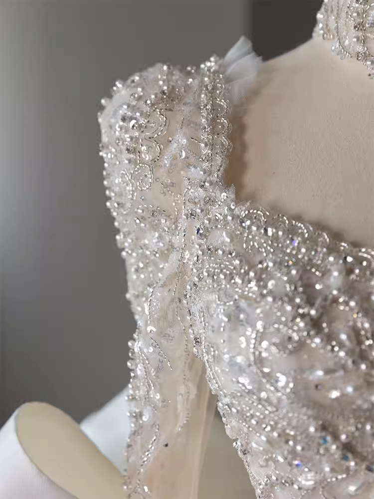 Robe de bal princesse manches longues robes de mariée en satin C203