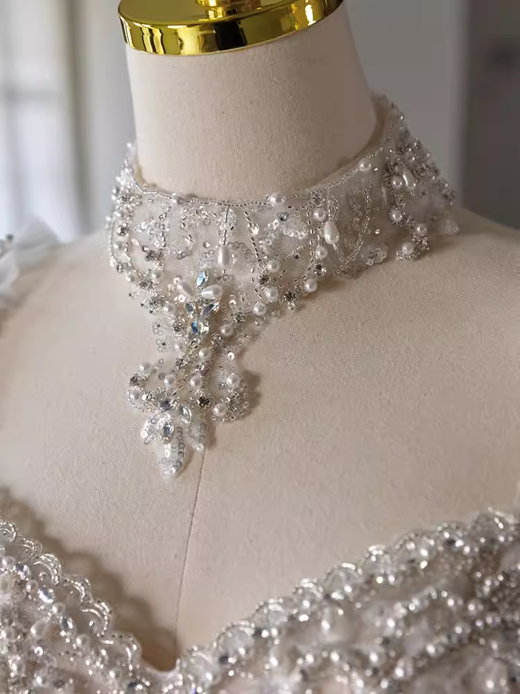 Robe de bal princesse manches longues robes de mariée en satin C203