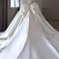 Robe de bal princesse manches longues robes de mariée en satin C203