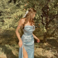 Robe de soirée sexy à bretelles spaghetti et coupe ajustée bleu ciel clair avec fente C2074