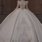 Robe de bal princesse encolure dégagée manches longues robes de mariée en dentelle C207